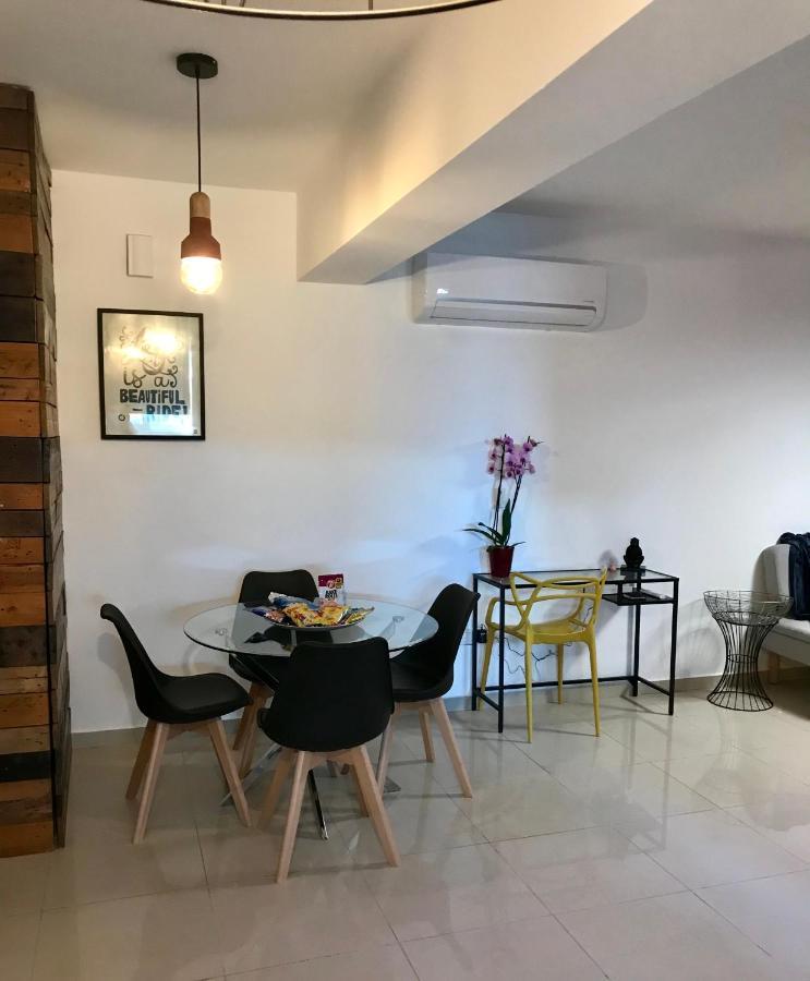 Fat Cow Apartment 101 Larnaca Buitenkant foto